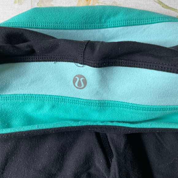 Lululemon Women’s size 6 - Picture 3 of 3